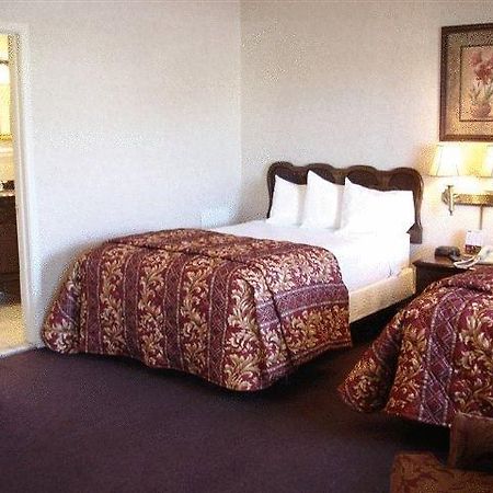 Travelodge Inn & Suites Latham Ngoại thất bức ảnh